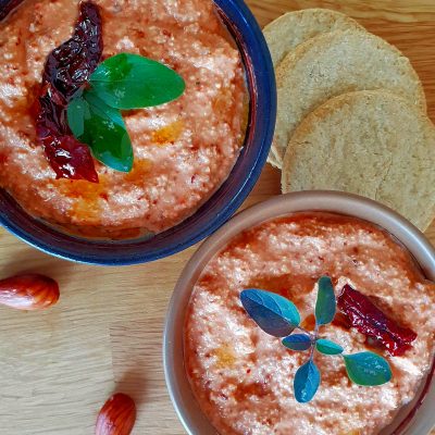 Pate din rosii uscate cu migdale si busuioc